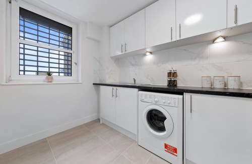 Penge Apartment | Stunning Serviced Room Crystal Palace London Se20