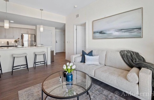 Monroe Ward Apartment | Stunning Skyline, 1 Bedroom, 1Bath, Modern Decor-Downtown