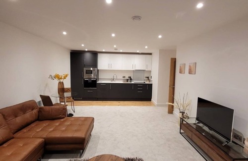 Wainscot Apartment | Stunning Spacious 1 Bed Flat In Rochester Strood Located On High Street