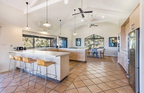 Eagle Bay House | STUNNING TWO-STOREY FAMILY FRIENDLY HOLIDAY HOME IN BEAUTIFUL EAGLE BAY