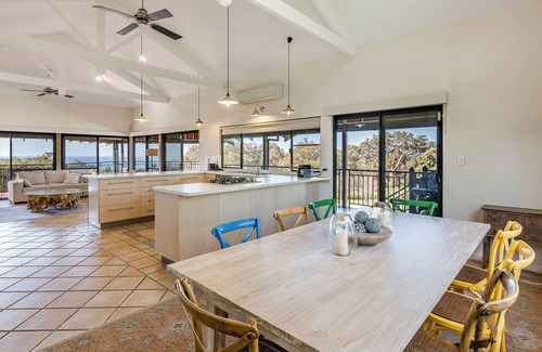 Eagle Bay House | STUNNING TWO-STOREY FAMILY FRIENDLY HOLIDAY HOME IN BEAUTIFUL EAGLE BAY