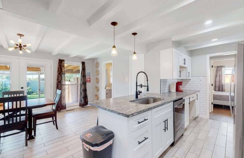 Southeast House | Stunning Upper Home with King Beds & Yard