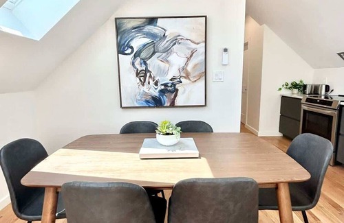 Arlington Apartment | Stunning Urban Haven