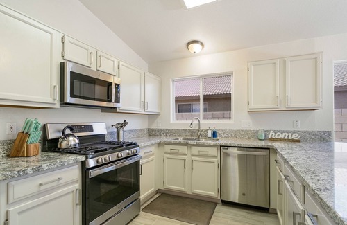 Dove Mountain House | Stunning Vacation Home - Trails, Golf & Dining!