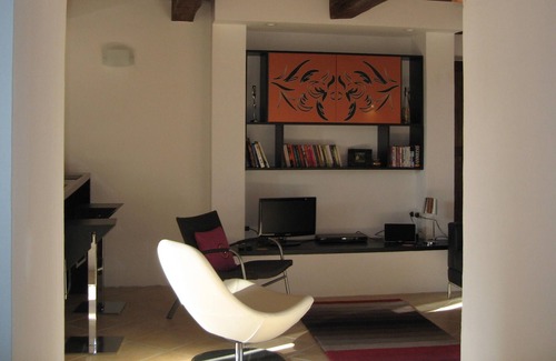 Santa Maria d'Alto Cielo Apartment | Stunning Valley position. Stylish apartment in Italian Farmhouse, with pool.