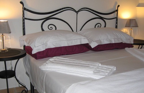 Santa Maria d'Alto Cielo Apartment | Stunning Valley position. Stylish apartment in Italian Farmhouse, with pool.