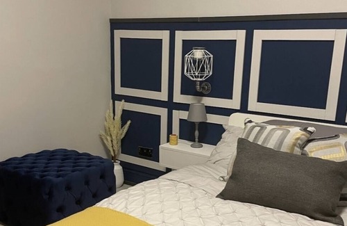 Glasgow Apartment | Stunning Victorian apartment perfect for large groups or family stays.