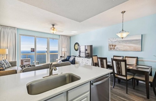 Lower Grand Lagoon Condo | Stunning View had a cancellation open for Lobster Fest free beach service book
