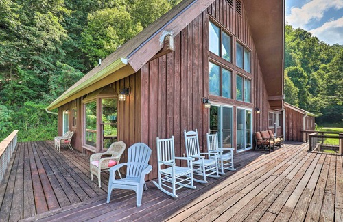 Burnsville Cottage | Stunning Views: Mountaintop Cabin in Burnsville!