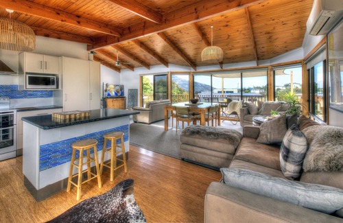Coles Bay House | Stunning views of the Hazards. Fireplace. Free wifi. Outdoor dining. In town