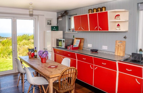 Pendeen House | Stunning villa for 6 people with WIFI, TV and pets allowed