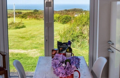 Pendeen House | Stunning villa for 6 people with WIFI, TV and pets allowed
