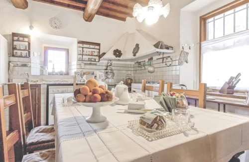 Rignano sull'Arno Villa | Stunning villa for 6 guests with WIFI, private pool, TV and panoramic view