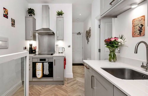 Boroughbridge House | Stunning villa for 2 guests with WIFI and pets allowed