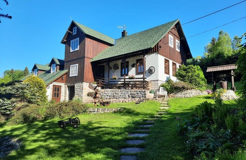 Korenov Villa | Stunning villa for 10 people with hot tub, WIFI and TV