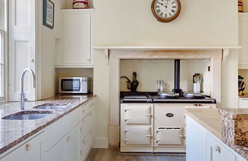 Tormarton House | Stunning villa for 16 guests with pool, WIFI