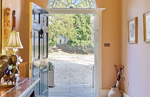 Tormarton House | Stunning villa for 16 guests with pool, WIFI