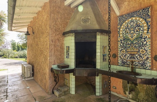 Genazzano Villa | Stunning villa for 14 guests with A/C, hot tub, WIFI, pool, TV and pets allowed
