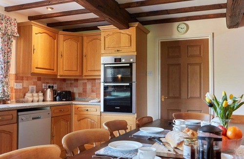 Dalbury Lees House | Stunning villa for 19 guests with hot tub, WIFI