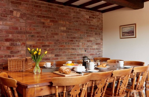 Dalbury Lees House | Stunning villa for 19 guests with hot tub, WIFI