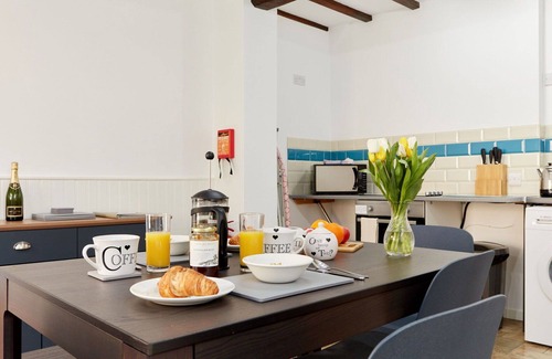Dalbury Lees House | Stunning villa for 19 guests with hot tub, WIFI