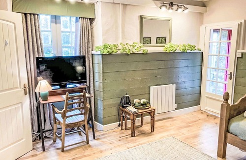 East Lewiston House | Stunning villa for 2 people with patio