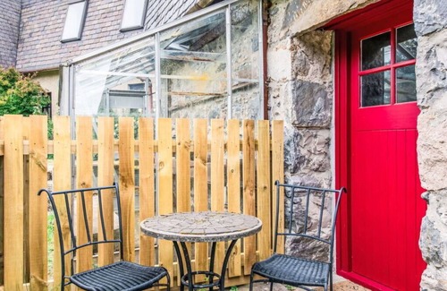 East Lewiston House | Stunning villa for 2 people with patio