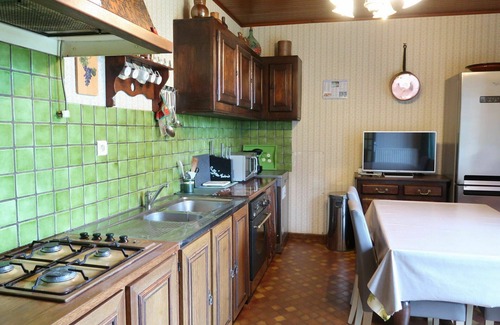 Vains House | Stunning villa for 6 guests with TV and patio