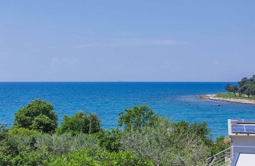 Pelegrin House | Stunning villa for 6 people with WIFI, private pool, A/C, TV, terrace and pets allowed