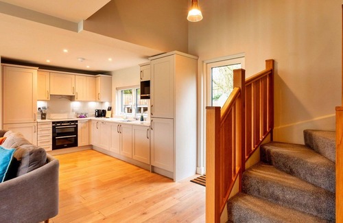 Dorsington House | Stunning villa for 8 guests with WIFI, TV and pets allowed