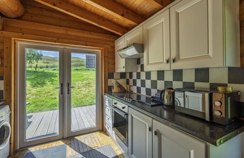 Spittal of Glenshee House | Stunning villa for 4 guests with WIFI, hot tub