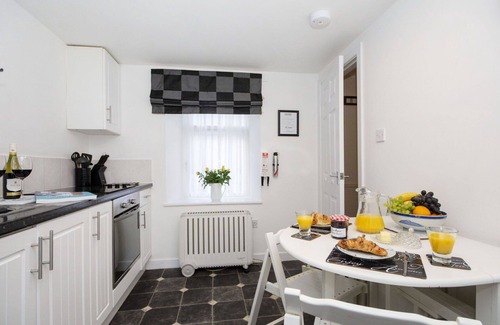 Gardenstown House | Stunning villa for 4 guests with WIFI, TV and pets allowed