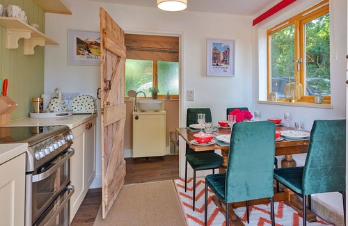 Halfway House House | Stunning villa for 4 people with terrace