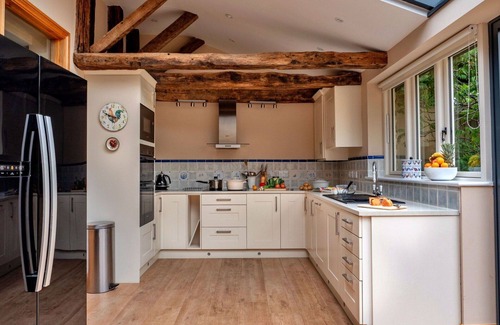 Kingham House | Stunning villa for 6 people with pool, WIFI and pets allowed