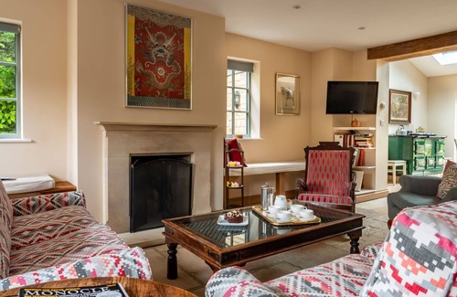 Kingham House | Stunning villa for 6 people with WIFI, pool