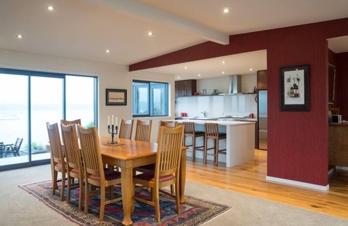 Mapua House | Stunning water front executive home Mapua Channel