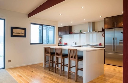 Mapua House | Stunning water front executive home Mapua Channel