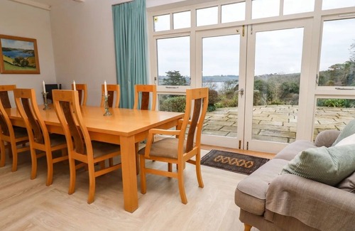 Helford House | Stunning Waterfront Escape 4 Bedrooms, 4 Bathrooms, Piano and Games Room!