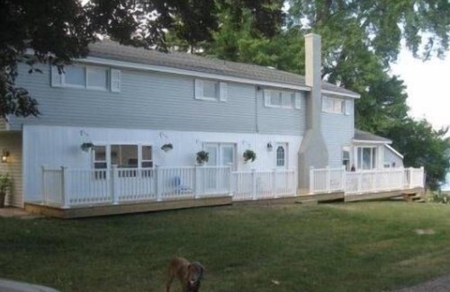 Auburn House | STUNNING WINE COUNTRY LAKE HOUSE, NICEST ON OWASCO LAKE