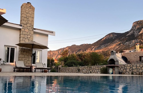 Karsiyaka Villa | Stunningly tranquil Villa close to beaches and restaurants