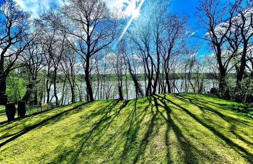 Caputh Apartment | Stylisches See-Studio mit Badezugang & Garten