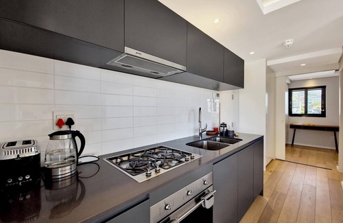 Sea Point Apartment | Stylish 1-Bed at 216 High Level with Rooftop Pool