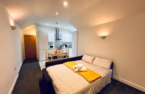 Staines Apartment | Stylish 1 Bedroom Flat in the Heart of Staines