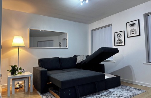 Birmingham City Centre Apartment | Stylish 1-BR Apartment: Perfect for 4