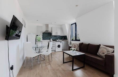 West Ealing Apartment | Stylish 1BDR in West Ealing – Ideal Location!