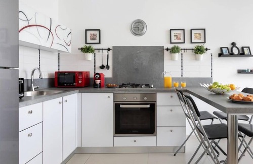 Tel Aviv Apartment | Stylish 1BR Flat for 4 PPL in Allenby by HolyGuest