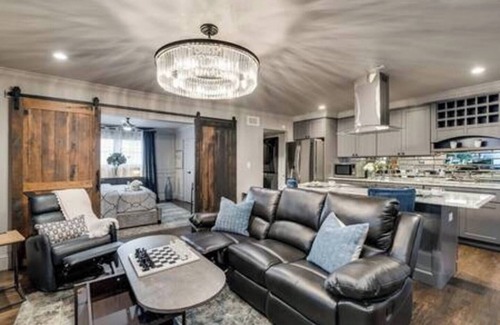 Peak's Suburban Addition Condo | Stylish 1BR furnished condo in Central Dallas featuring a high-end kitchen, king bed, 65” smart TV, and access to an award-winning courtyard retreat.