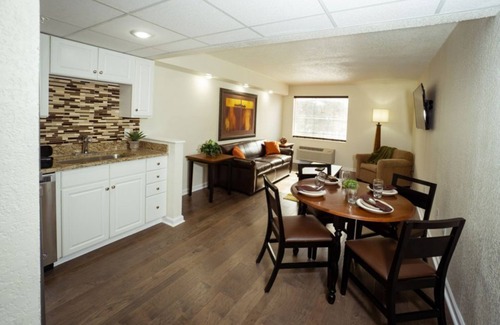 Branson Theater District Condo | Stylish 1BR Getaway with Pool – Oak Ridge Branson
