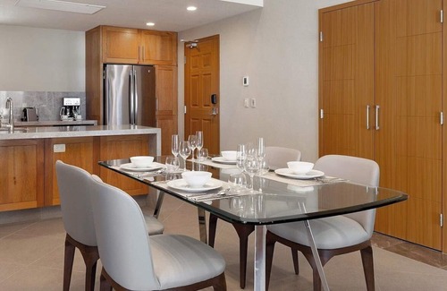 Zona Hotelera Condo | Stylish 2 Bd Villa at La Valencia Beach Resort & Spa in Cabo - Steps from Beach!