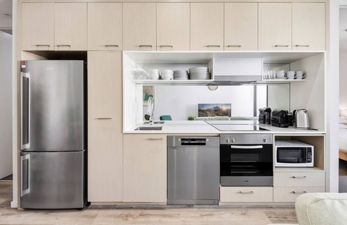 Richmond North Apartment | Stylish 2-Bed Apartment Near MCG